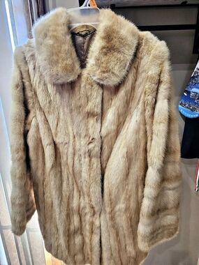 Mink Fur Coat with Oversized Collar in Beige Like New